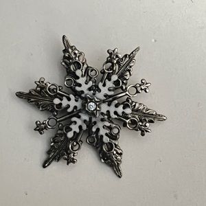 Vintage Pin Brooch Silver Toned Snowflake With Clear Rhinestone And White Enamel